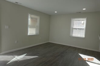 122 York Dr in Yorktown, VA - Building Photo - Building Photo