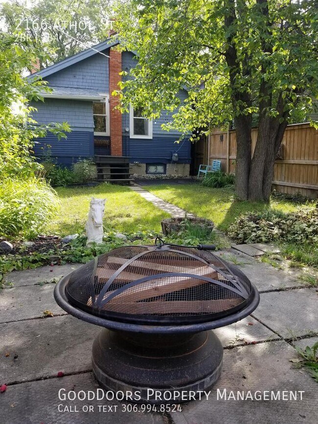 2166 Athol St in Regina, SK - Building Photo - Building Photo