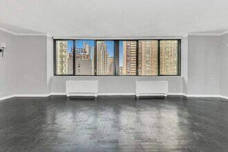 62 W 62nd St, Unit 14C in New York, NY - Foto de edificio - Building Photo