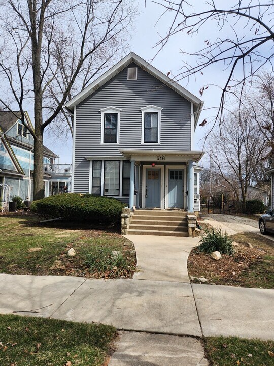 516 N Center St in Naperville, IL - Building Photo