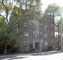 755-757 Kingston Rd in Toronto, ON - Building Photo