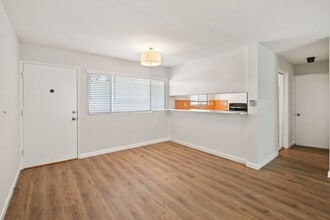 303 California Ave in Santa Monica, CA - Building Photo - Building Photo
