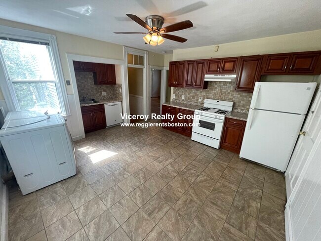 234 Cypress St, Unit #2 in Brookline, MA - Foto de edificio - Building Photo