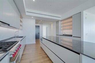 610 Davis St, Unit 5103 in Austin, TX - Foto de edificio - Building Photo