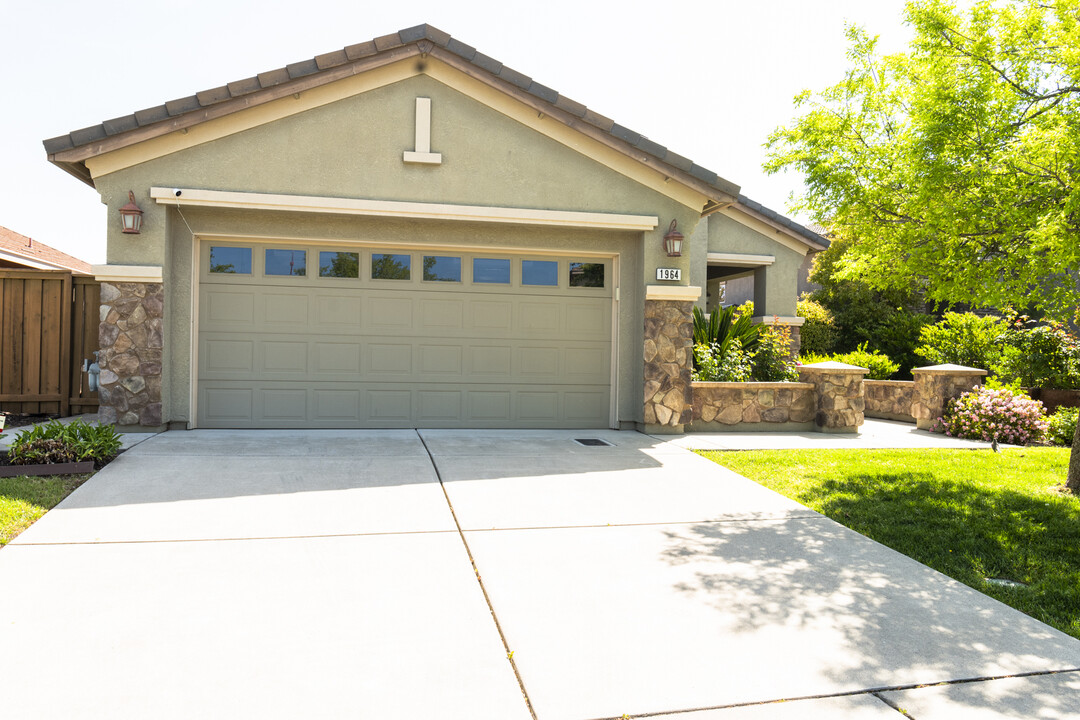 1964 Horseshoe Glen Cir in Folsom, CA - Building Photo