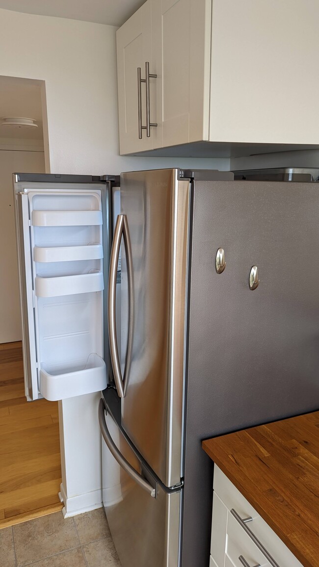 3950 N Lake Shore Dr, Unit 1130-E in Chicago, IL - Foto de edificio - Building Photo