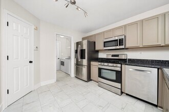 898 McKenzie Station Dr in Lisle, IL - Building Photo - Building Photo