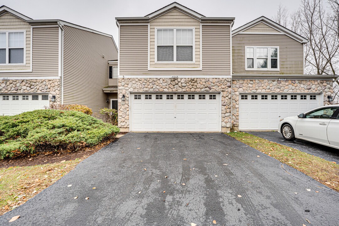 4013 Boulder Ct in Aurora, IL - Building Photo