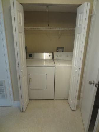 2420 NW 33rd St in Oakland Park, FL - Building Photo - Building Photo