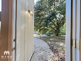 2394 Wine Ridge Dr in Birmingham, AL - Building Photo