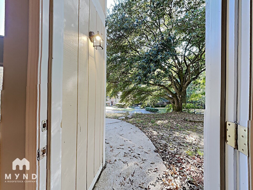 2394 Wine Ridge Dr in Birmingham, AL - Building Photo