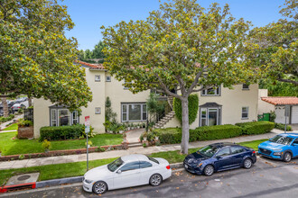 257 N Almont Dr in Beverly Hills, CA - Building Photo - Building Photo