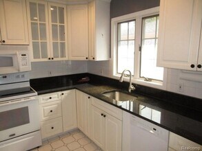 322 Catalpa Dr in Royal Oak, MI - Building Photo - Building Photo