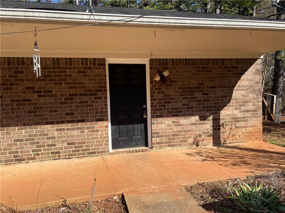 399 Freeport Dr in Lawrenceville, GA - Building Photo