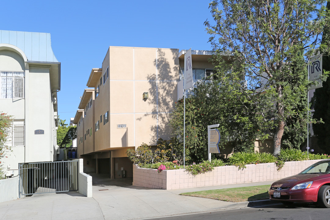 11931 Darlington Ave in Los Angeles, CA - Building Photo