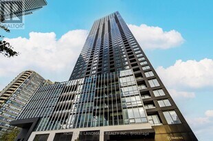 395 Square One Dr in Mississauga, ON - Building Photo