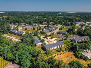 Sky Harbor Apartments in Burlington, KY - Foto de edificio - Building Photo