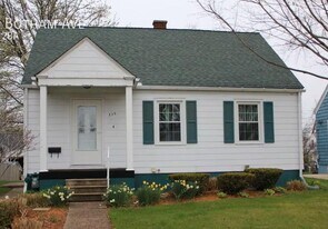 715 Botham Ave in St. Joseph, MI - Building Photo