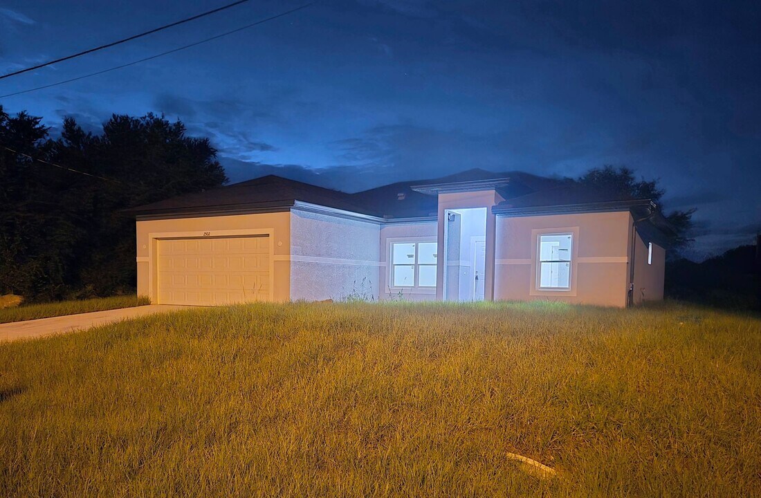 2502 28th St SW in Lehigh Acres, FL - Building Photo