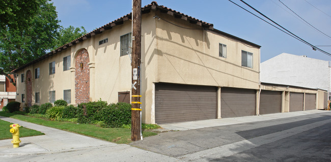 24308 Walnut St in Newhall, CA - Building Photo - Building Photo