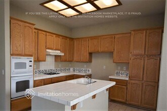 1070 Steele Way in Galt, CA - Building Photo - Building Photo