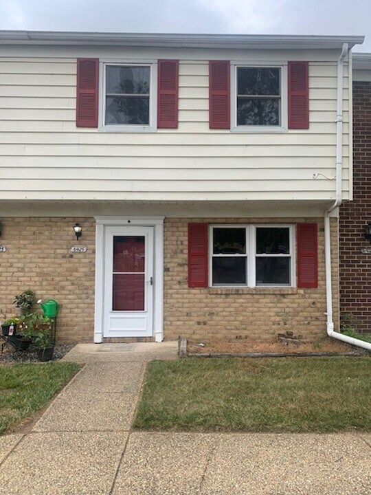 6425 Continental Dr in Glen Burnie, MD - Building Photo