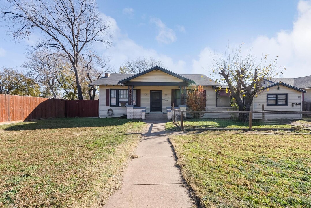 233 Clinton St in Abilene, TX - Building Photo