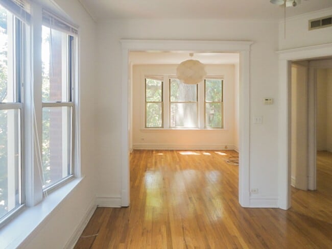 5102 N Winchester Ave, Unit 3