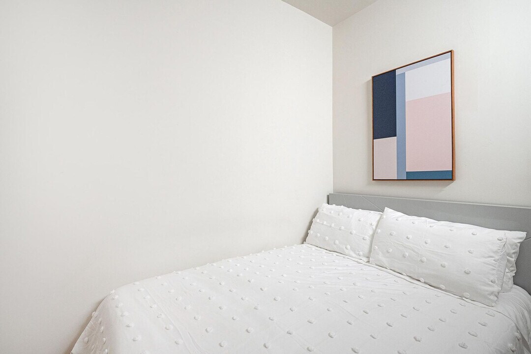 469 Columbus Ave in New York, NY - Building Photo
