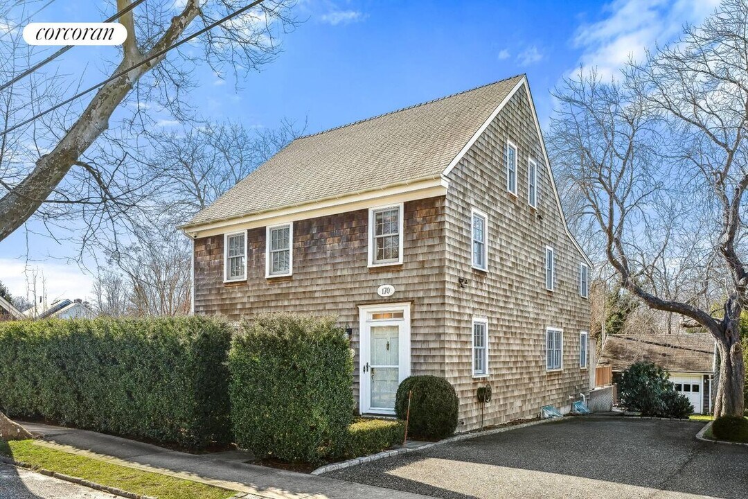 170 Division St in Sag Harbor, NY - Building Photo