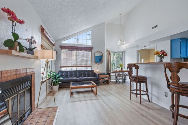 property at 6076 Gunbarrel Ave