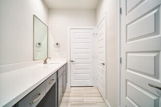 2802 Grand Fountains Dr in Houston, TX - Building Photo - Building Photo