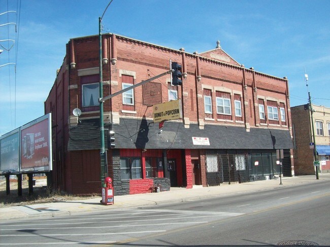 1302 W 103rd St in Chicago, IL - Foto de edificio - Building Photo