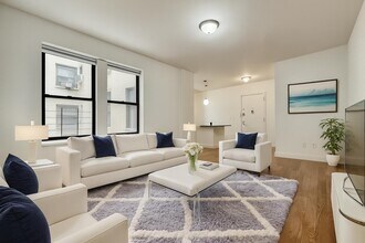 44 Bennett Ave in New York, NY - Building Photo - Building Photo