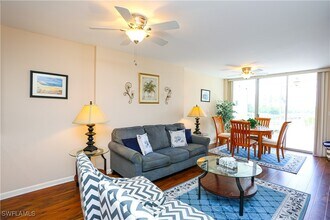 5 Bluebill Ave in Naples, FL - Building Photo - Building Photo