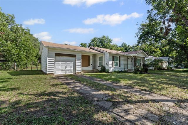 304 Myers Ave in Cleburne, TX - Building Photo - Building Photo
