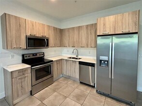 440 NE 35th Ct in Oakland Park, FL - Foto de edificio - Building Photo