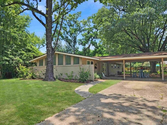 property at 468 College Hill Dr