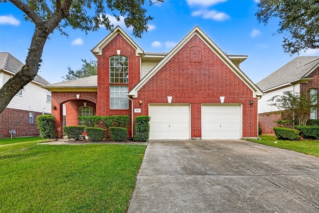 property at 15618 Edgemere Ct