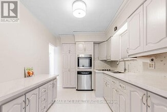 101 Flora Dr in Toronto, ON - Building Photo - Building Photo