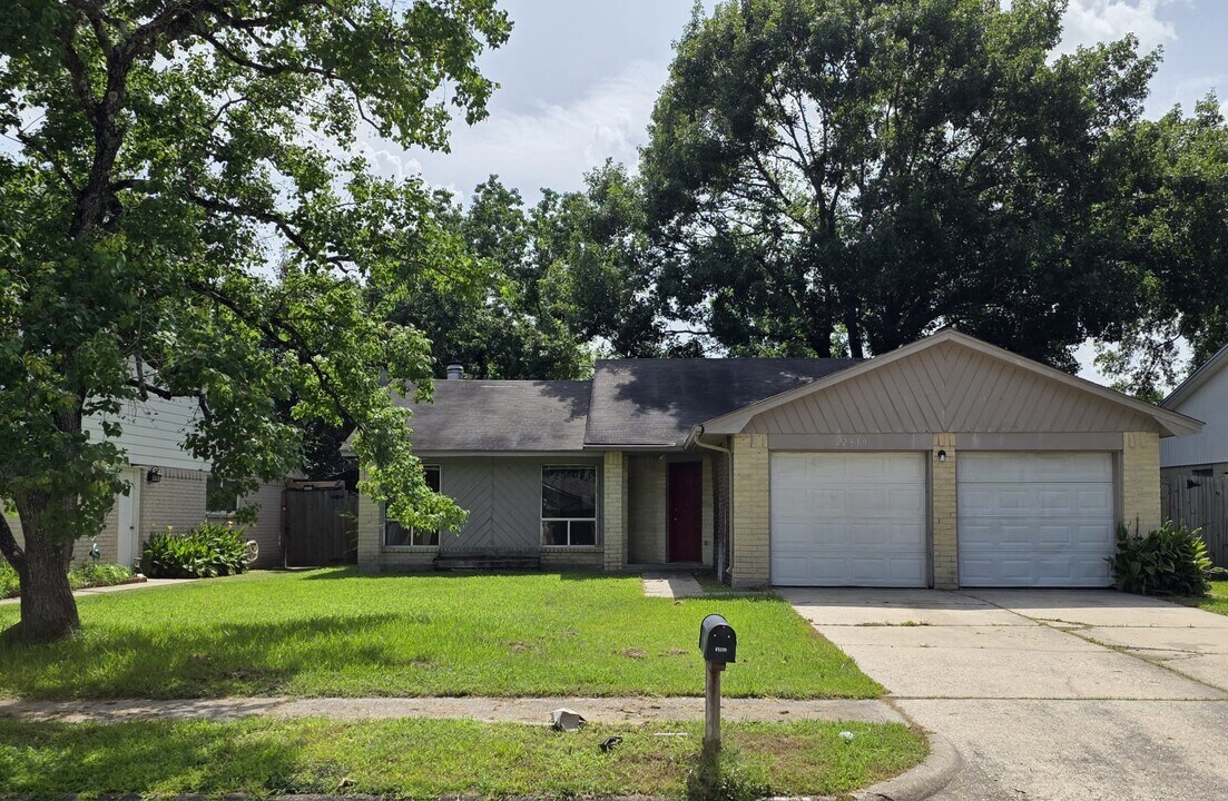 22819 Carter Gate Dr in Spring, TX - Building Photo