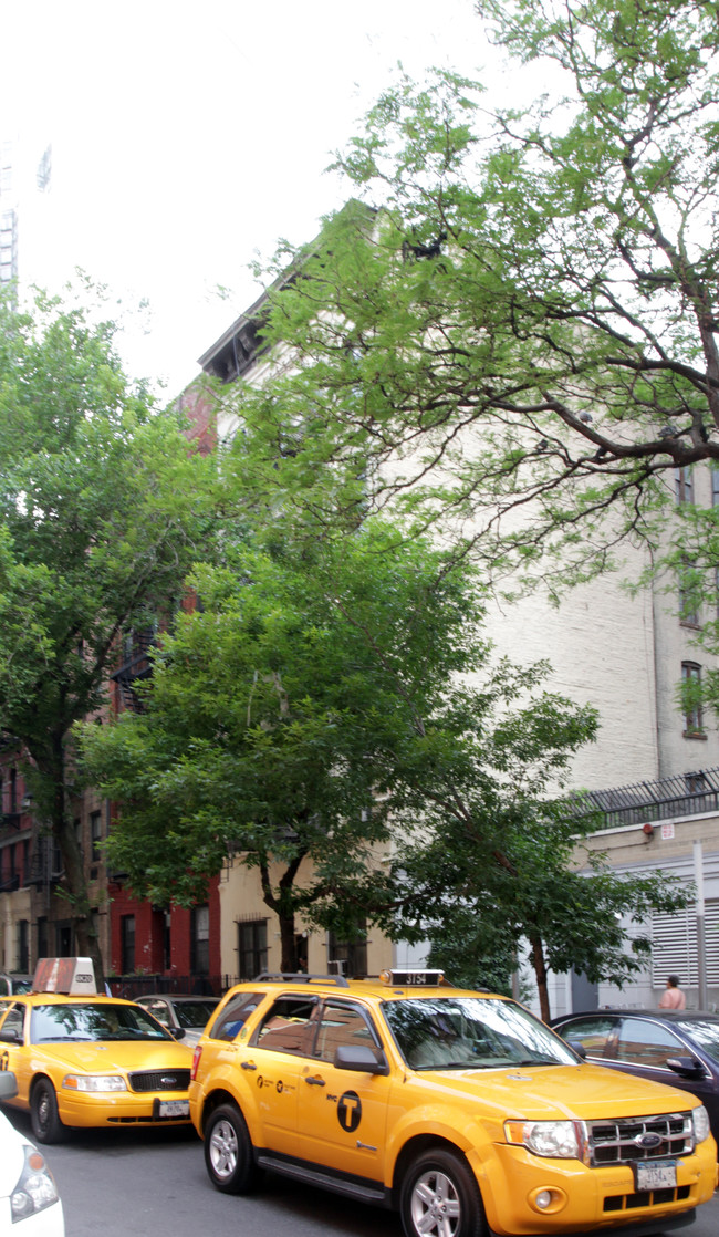 345 E 92nd St in New York, NY - Foto de edificio - Building Photo