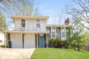 5823 NW Aspen Ln in Kansas City, MO - Building Photo