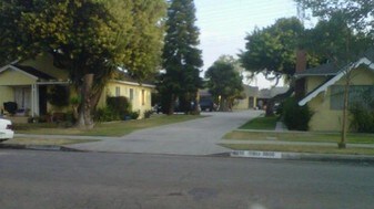 8808-8824 Rose St in Bellflower, CA - Building Photo