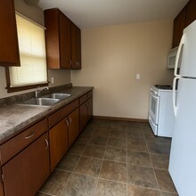 1221 Vincent Pl in Chaska, MN - Building Photo - Building Photo