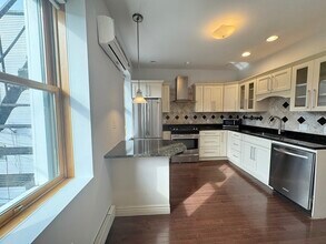 212 Chelsea St in Boston, MA - Building Photo - Building Photo
