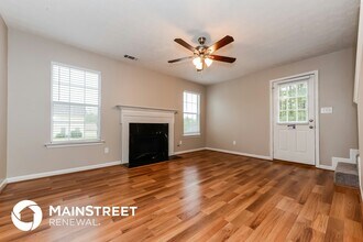 4588 Latchwood Dr in Stonecrest, GA - Foto de edificio - Building Photo