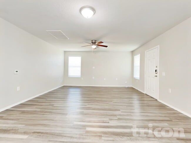 13231 Ashworth Blvd, Unit 2 in San Antonio, TX - Foto de edificio - Building Photo