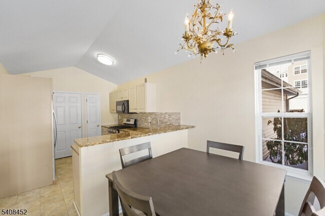 12 Woodmont Dr in Randolph, NJ - Building Photo - Building Photo