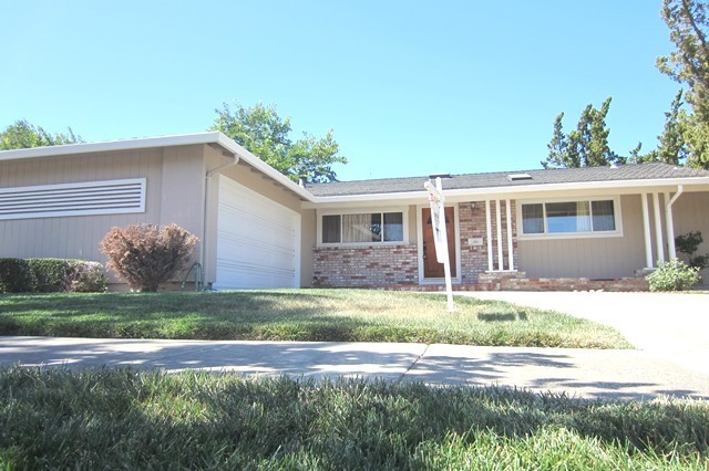 10491 Pineville Ave in Cupertino, CA - Foto de edificio